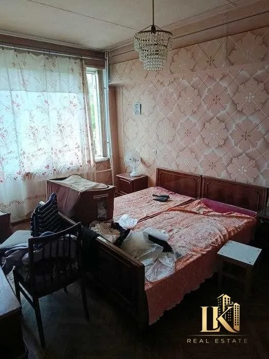 Продаётся просторная 4-комнатная квартира с двумя балконами, без ремонта, рядом с метро Минор 5