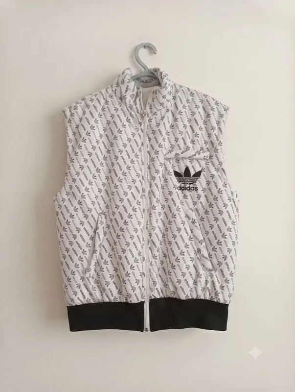 Oq, brendli Adidas jilet (uniseks), o‘lcham 46-48 1