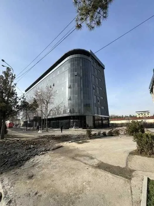 ЗДАНИЕ 9500 кв.м вдоль дороги. Можно частями. Под офис/учебный центр — фото 1
