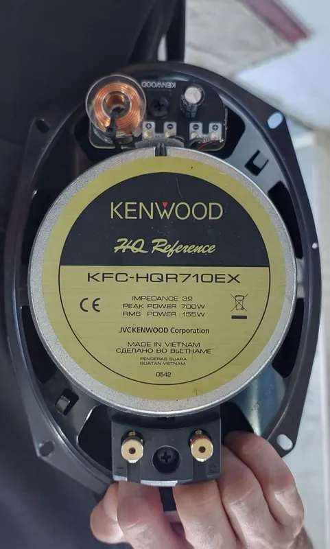 KENWOOD 700w sotiladi 2