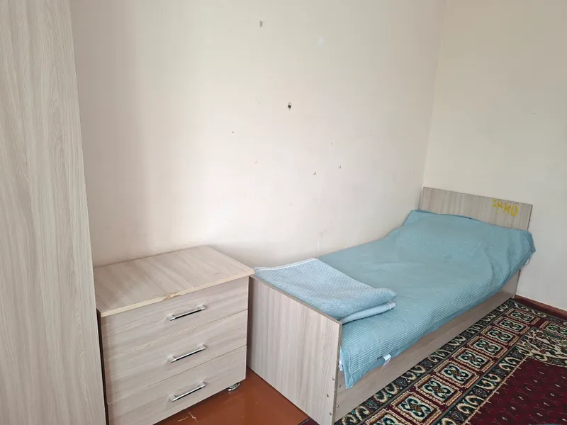 2 ta bir kishilik kravat, shkaf,parta,kamuti bilan