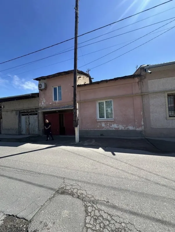 hovli sotiladi. id-031
