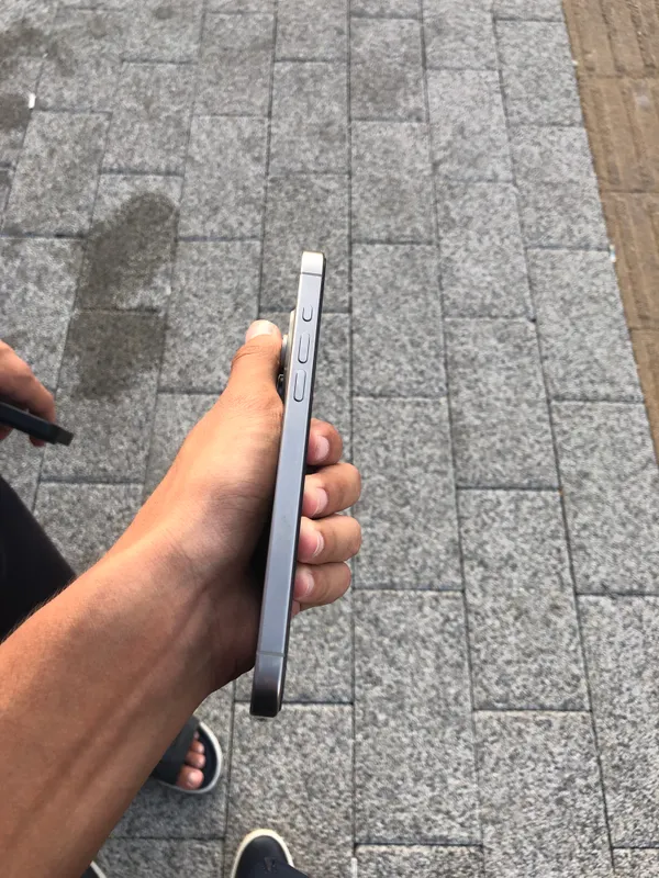 iPhone 15 Pro Max 4