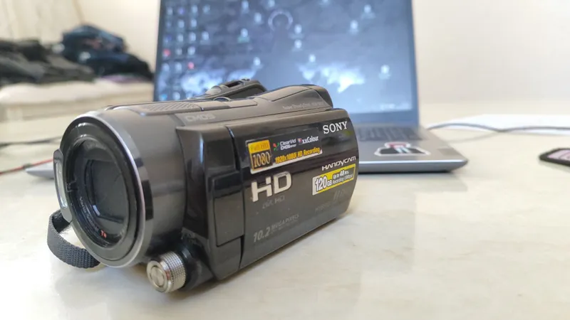 Full HD SONY SR12 Видеокамера