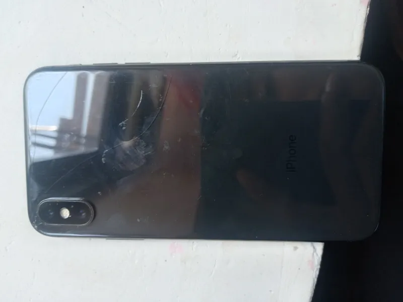 Продаётся iPhone X + 2 чехла в подарок 2 Продаётся iPhone X + 2 чехла в подарок 2