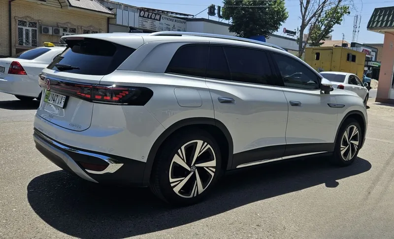 Volkswagen ID 6 Crozz Pro 8 Volkswagen ID 6 Crozz Pro 8