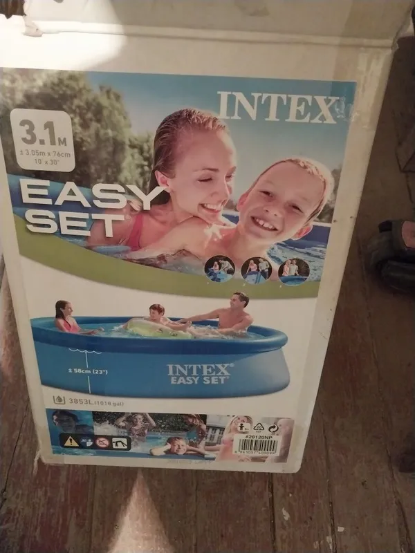 Надувной бассейн Intex Easy Set (3.05м х 76см) в отличном состоянии Надувной бассейн Intex Easy Set (3.05м х 76см) в отличном состоянии