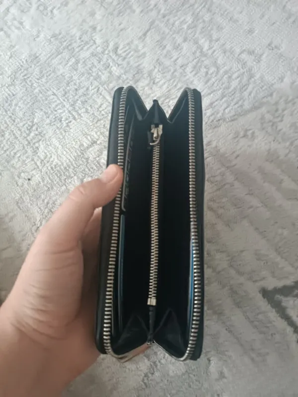 Erkaklar uchun original charm Hugo Boss klatchi 4 Erkaklar uchun original charm Hugo Boss klatchi 4