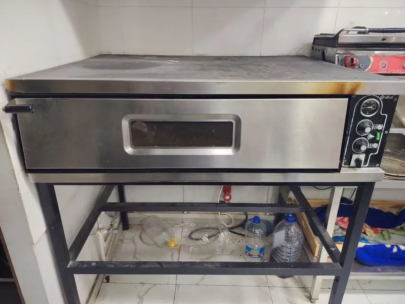 Pitsa pech sotiladi, elektronniy