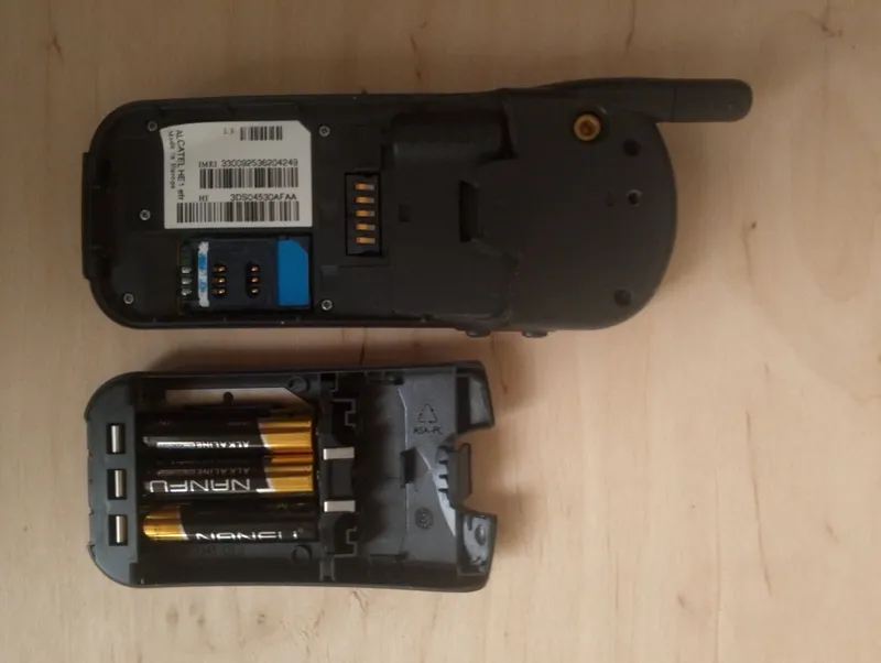 Винтажный мобильный телефон Alcatel One Touch Club — фото 2