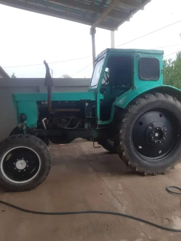 Traktor sotiladi