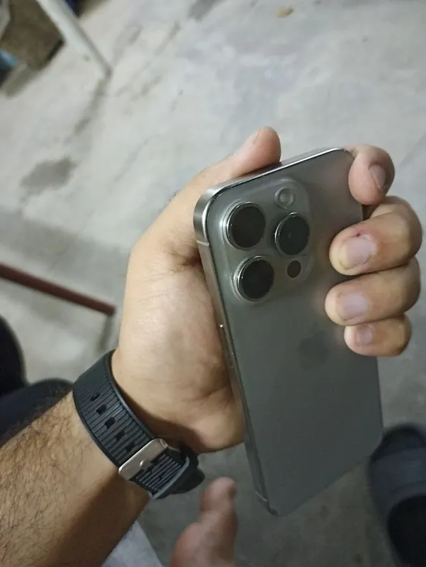 Iphone 15 pro Titan — фото 2