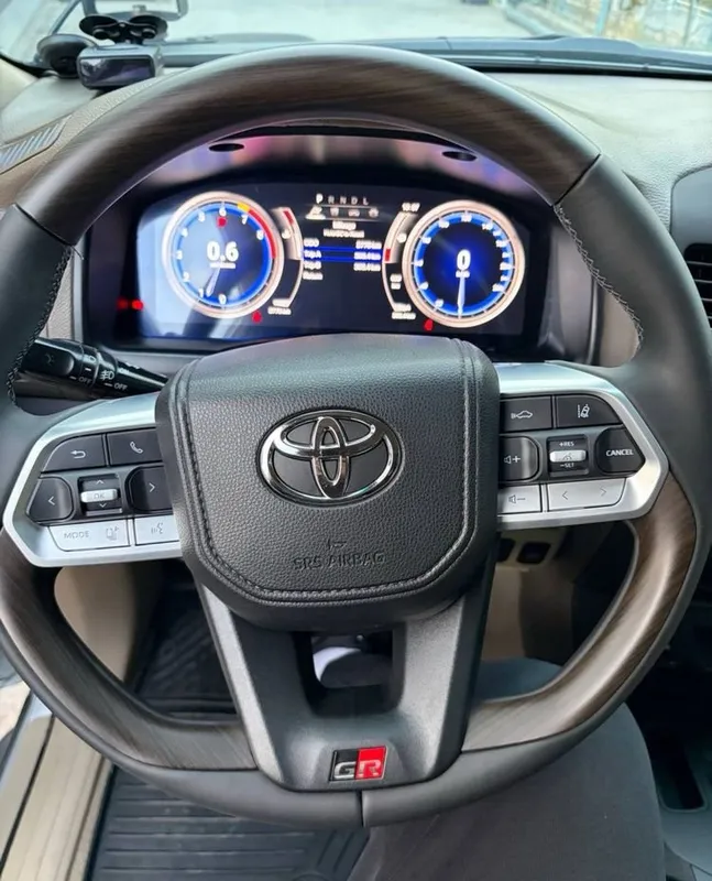 Zudlik bilan sotiladi, Toyota Prado 120 offroad. 2 ta bak, 180 l 6