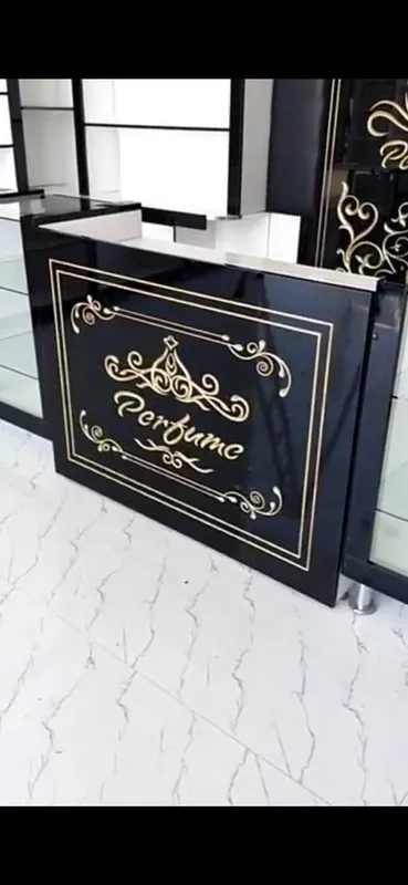 Витрина для парфюмерия