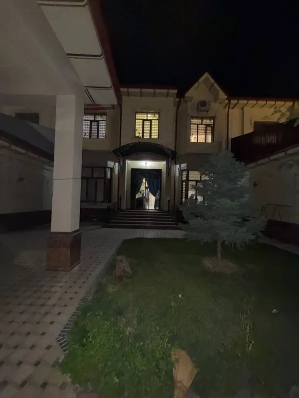 Сергели 4-бекат 11 хона титаник олдида срочно ижарага берилади.