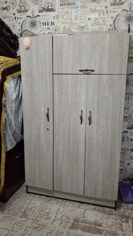 Bolalar shkafi sotiladi