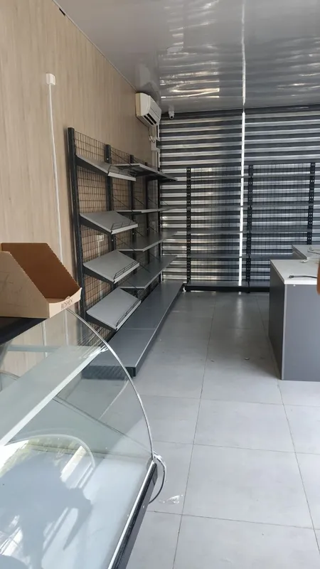 Продаются витринные полки и стеллажи для магазина Продаются витринные полки и стеллажи для магазина
