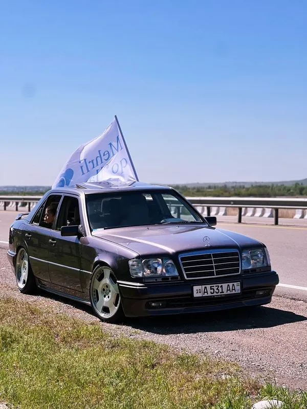 Mercedes benz W124 E320 sotiladi