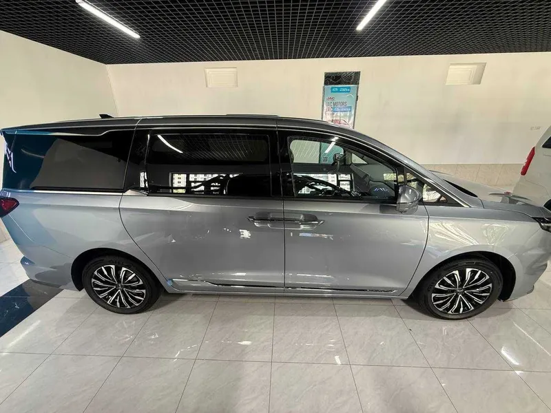 Yangi JAC RF8 — Premium minivenning yangi darajasi 2