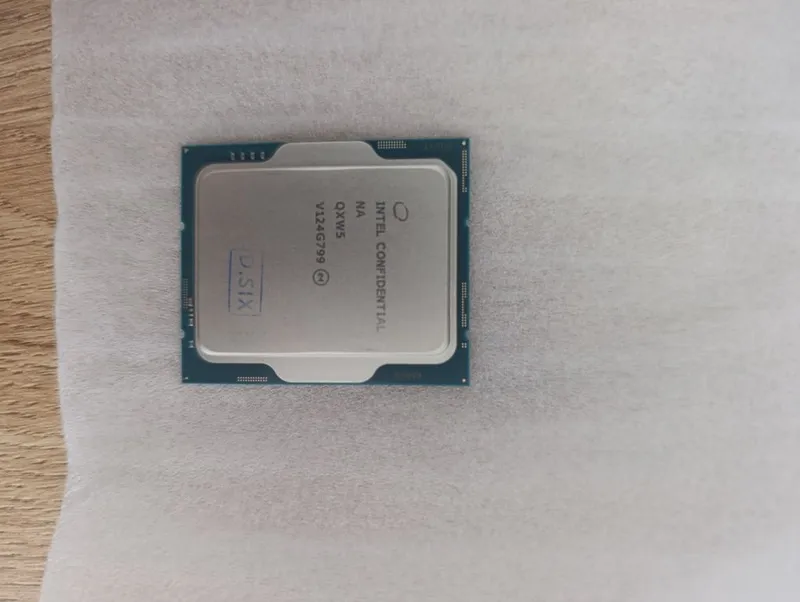 Intel Core i5-12400 ES Intel Core i5-12400 ES