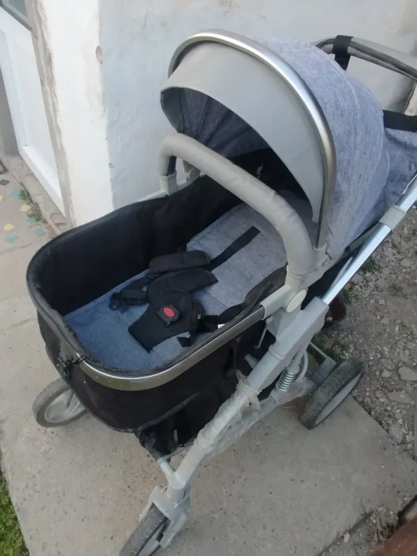 продается детская коляска новая