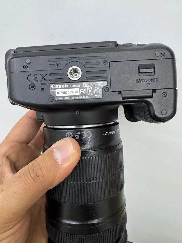 Canon 650D 18-135 is yaxshi holatda . 2oy kafolat 1 Canon 650D 18-135 is yaxshi holatda . 2oy kafolat 1