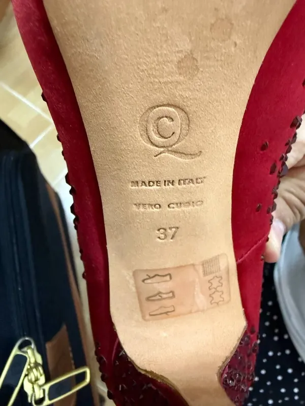 Красные атласные туфли-лодочки Alexander McQueen с открытым носком и д 3 Красные атласные туфли-лодочки Alexander McQueen с открытым носком и д 3