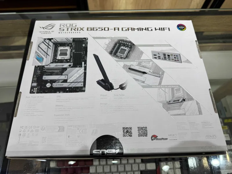 Топовая материнская плата ASUS ROG STRIX B650-A GAMING WIFI DDR5 6