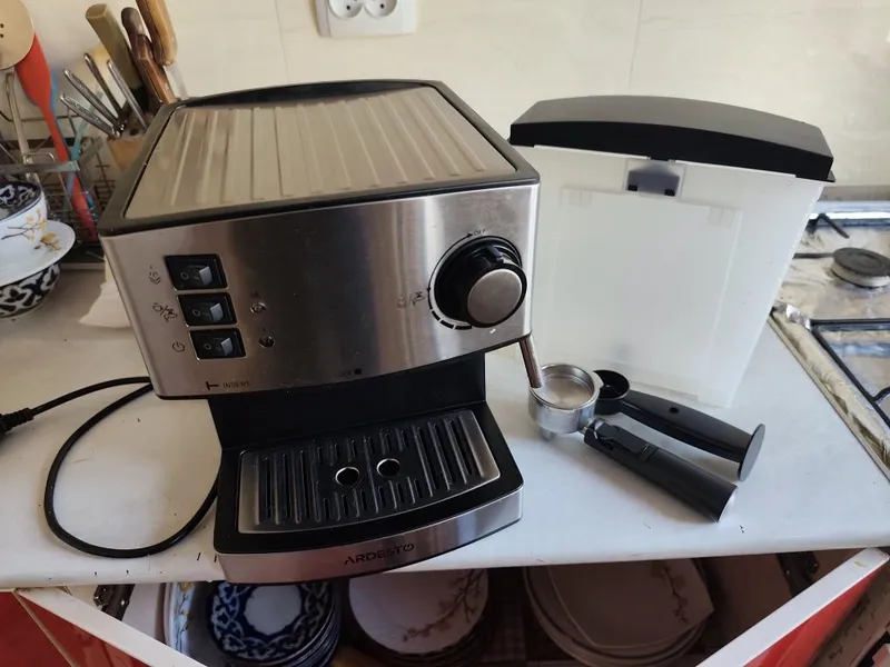 Рожковая кофемашина Ardesto E1600 2 Рожковая кофемашина Ardesto E1600 2
