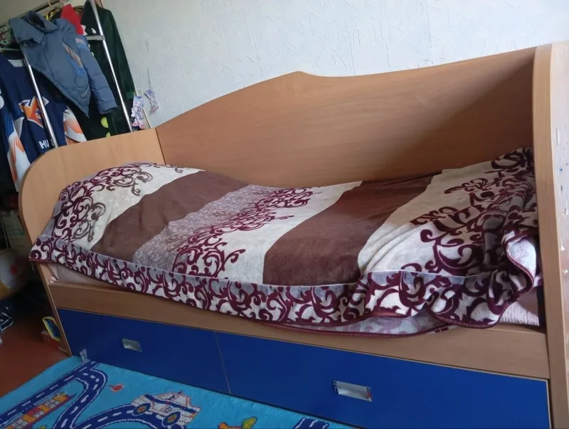Yaxshi holatdagi karavot sotiladi 1 Yaxshi holatdagi karavot sotiladi 1
