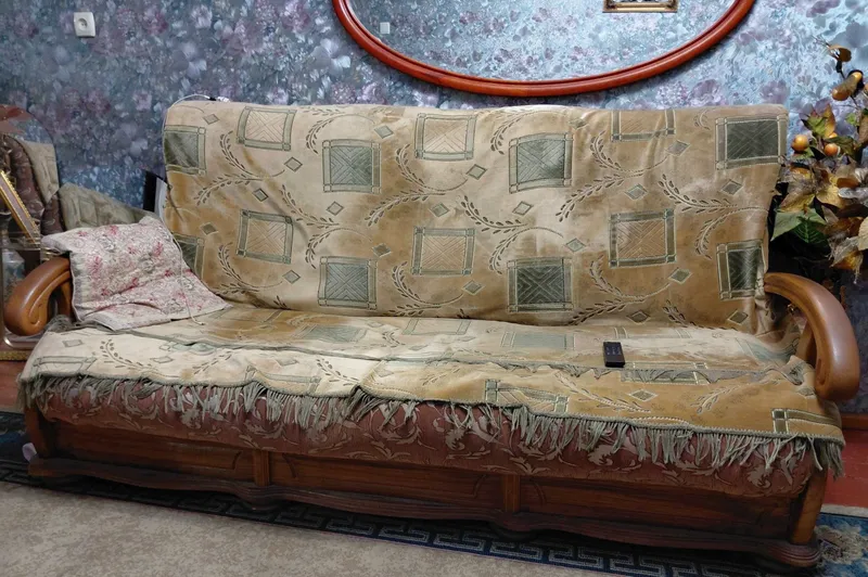 Zal uchun mebel to‘plami: 2 ta divan, 2 ta yog‘och kreslo. Yaxshi holatda 3 Zal uchun mebel to‘plami: 2 ta divan, 2 ta yog‘och kreslo. Yaxshi holatda 3