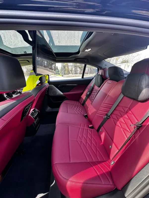 BMW i5 40L 2025 yil M-Sport — фото 4