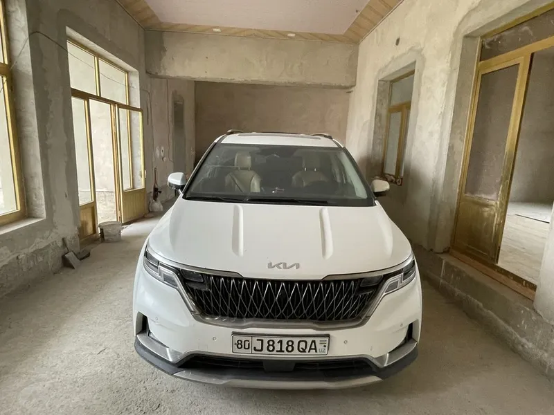 Kia carnival srochna sotiladi