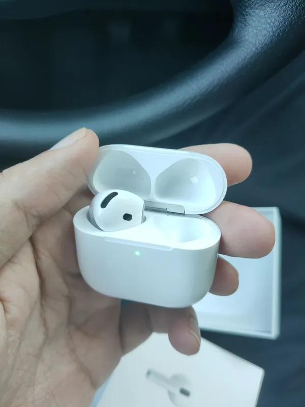 AirPods 4 Active Noise Cancellation