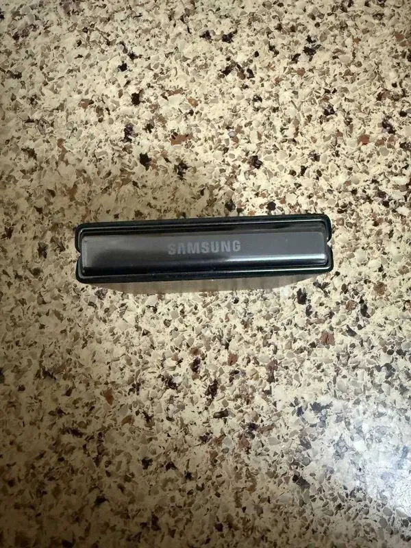 Samsung Z Flip 5 ideal 256 tali qora karobka bor — фото 5