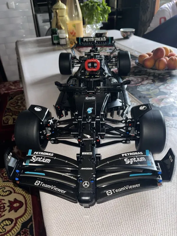Konstruktor yegilgan Mercedes amg petronas f1 2021 — фото 2