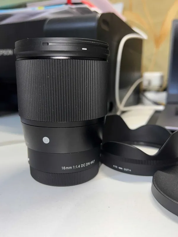 Объектив Sigma AF 16mm f/1.4 DC DN Contemporary Sony E