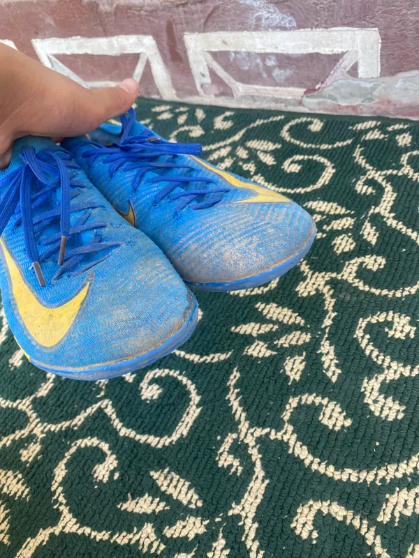 Sarakanojka 39 razmer Nike 4