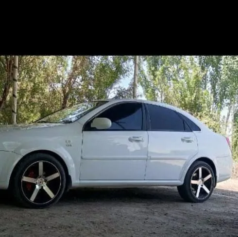 Lasetti 1.8 sotiladi tezda 1