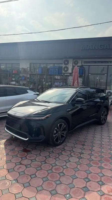 Sotiladi tayota BZ 4X 1 Sotiladi tayota BZ 4X 1