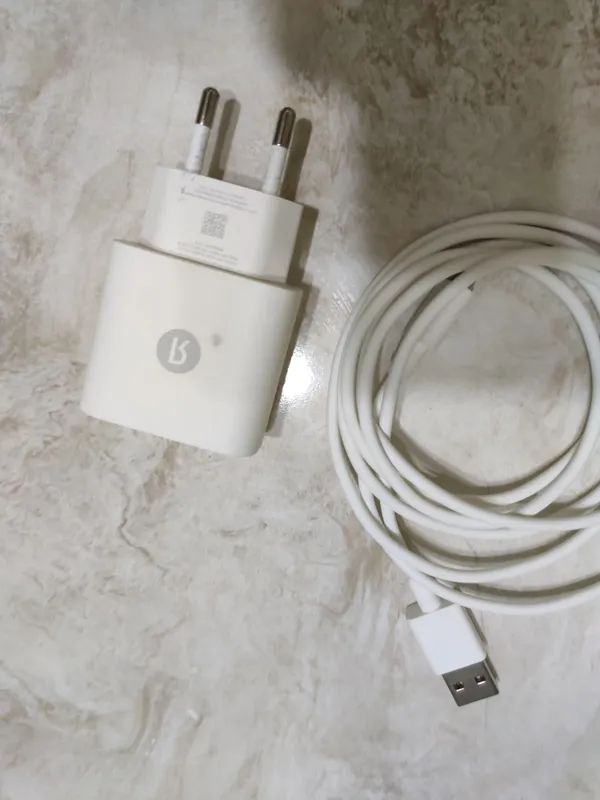Alisa Light 2 aqlli kolonkasi sotiladi 5