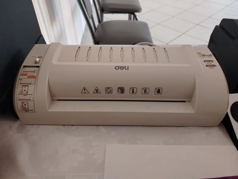 Срочно продам ламинатор Deli А4 почти использовался