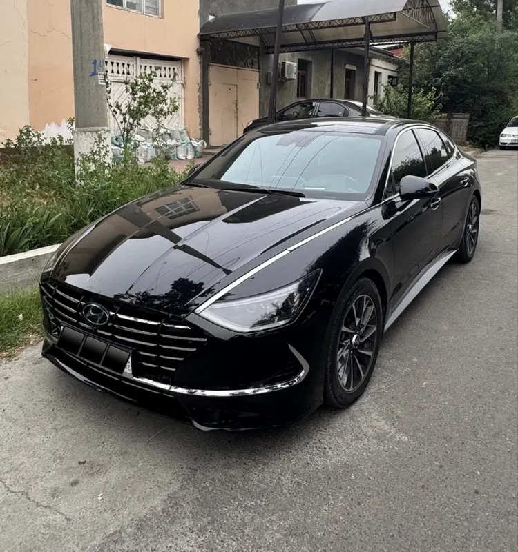 Hyundai Sonata qora