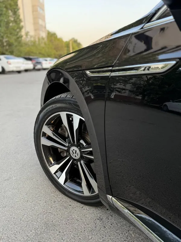 Volkswagen Arteon R 2 Volkswagen Arteon R 2
