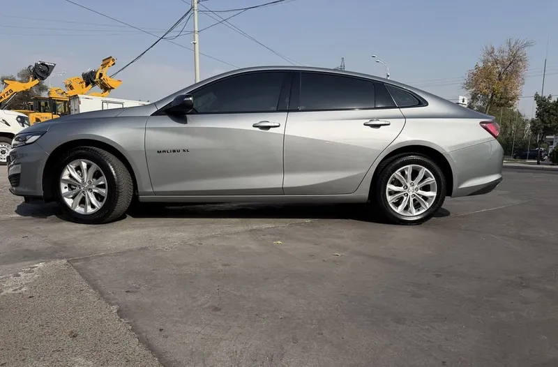 Chevrolet Malibu XL 3