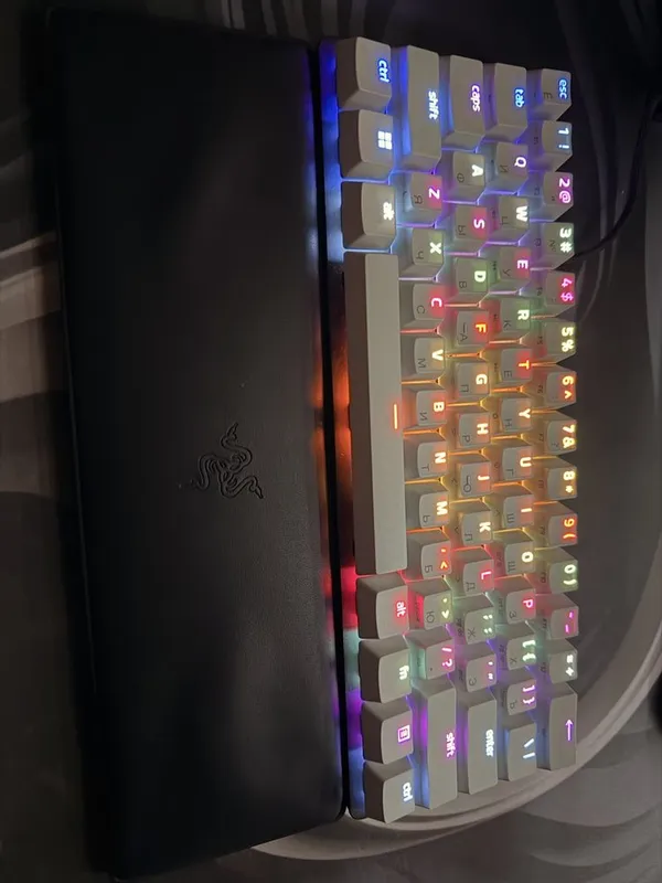 Клавиатура Razer Huntsman Mini Special Edition (60%) с подставкой 3 Клавиатура Razer Huntsman Mini Special Edition (60%) с подставкой 3