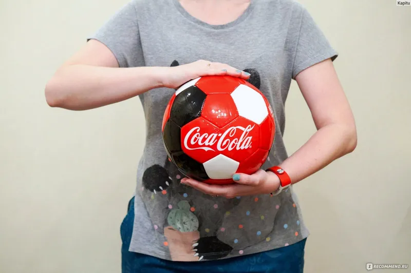 Футбольный мяч Coca-Cola, новые 1 Футбольный мяч Coca-Cola, новые 1