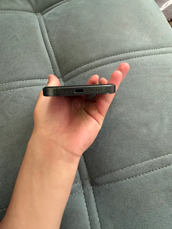 Iphone 15 pro Holati yaxshi 10/7 Pamiti 128 kardak — фото 1