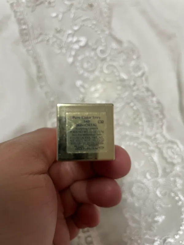 Помада Estée Lauder 2 Помада Estée Lauder 2