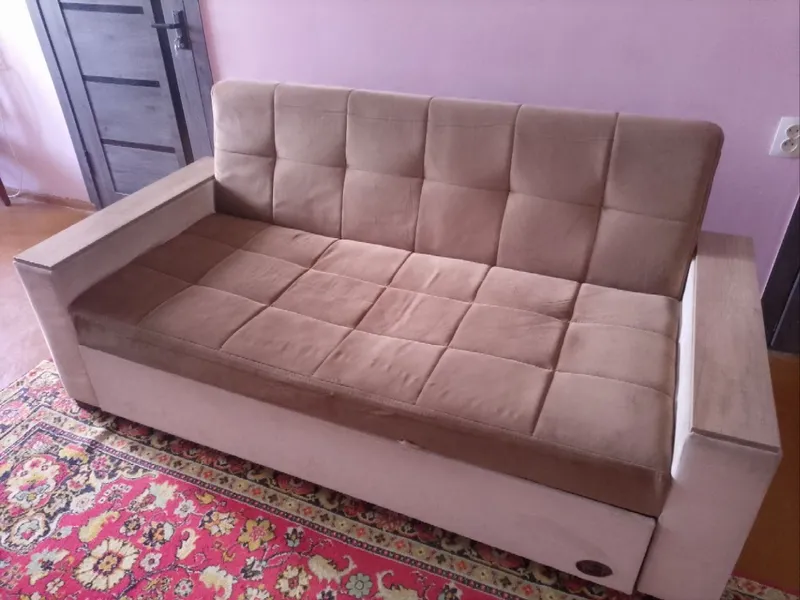 Rasklatnoy divan sotiladi